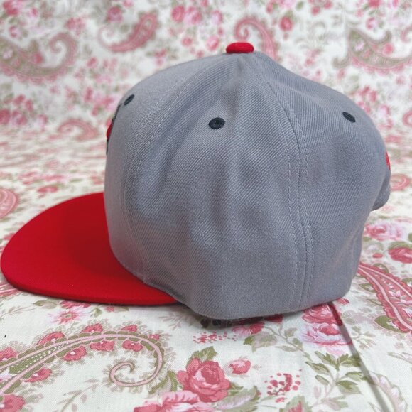 Vintage Chicago Bulls Mitchell & Ness Snapback Cap Grey and Red Baseball Hat - Picture 4 of 10
